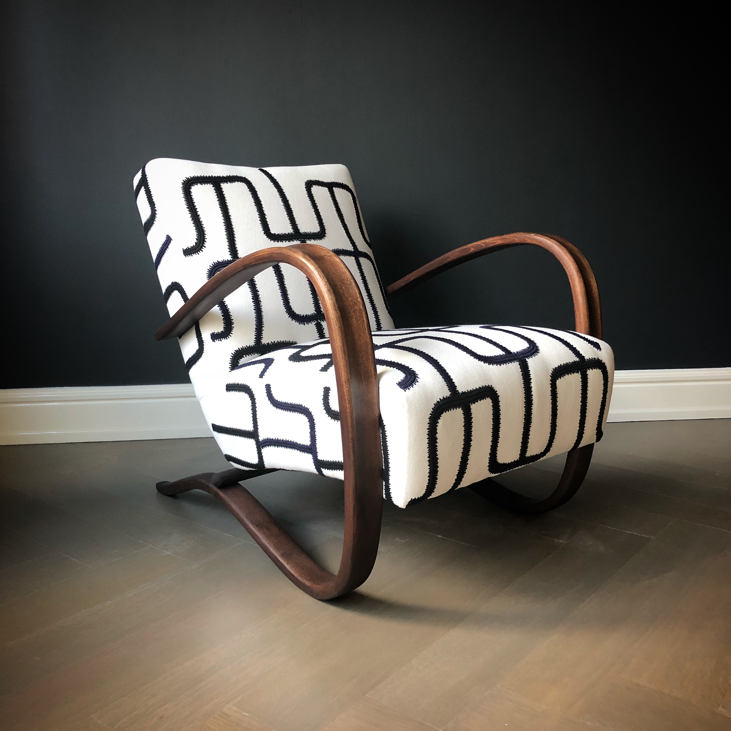 chair-by-liz-caan-interior-design-TOWN-Fast-and-Luxurious