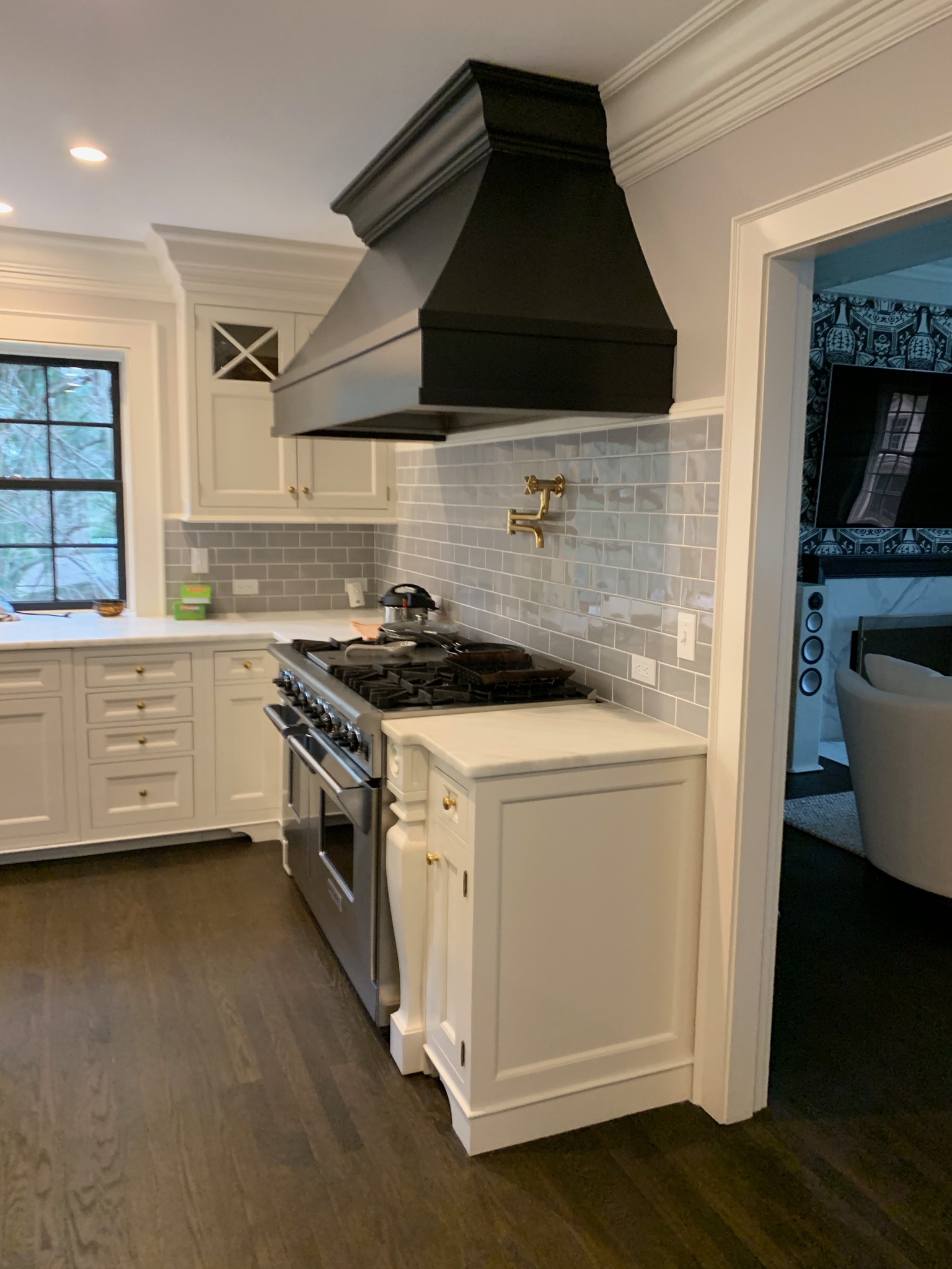 hood-and-backsplash-modification-before-by-liz-caan-interior-design-COUNTRY-Renovation-and-decoration-for-a-young-family