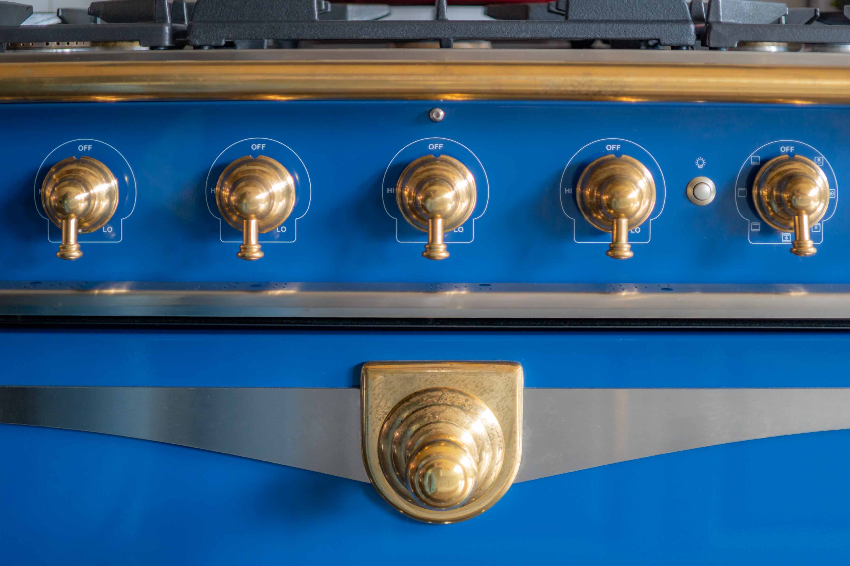 blue-french-stove-by-liz-caan-interior-design-TOWN-Renovation-and-design-in-the-city